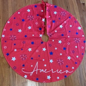 Red Patriotic America Star Tree Skirt with Ties New